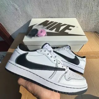 Nike White Black Low-Top Leather Upper Lifestyle Sneakers