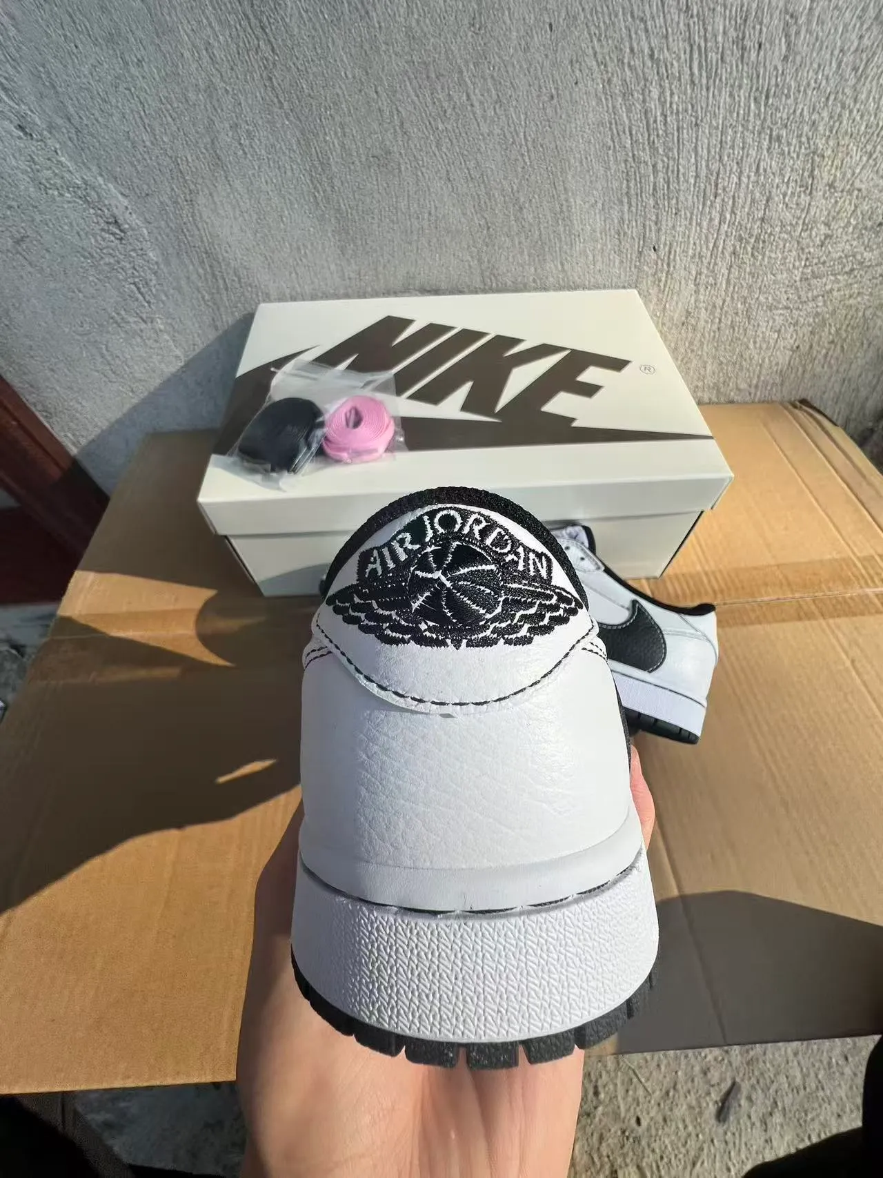 Nike White Black Low-Top Leather Upper Lifestyle Sneakers 8