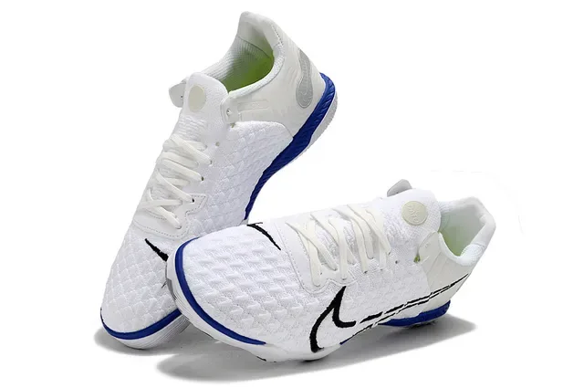 Nike White Blue Knit Upper Bold Black Swoosh Overlay Sneakers 7