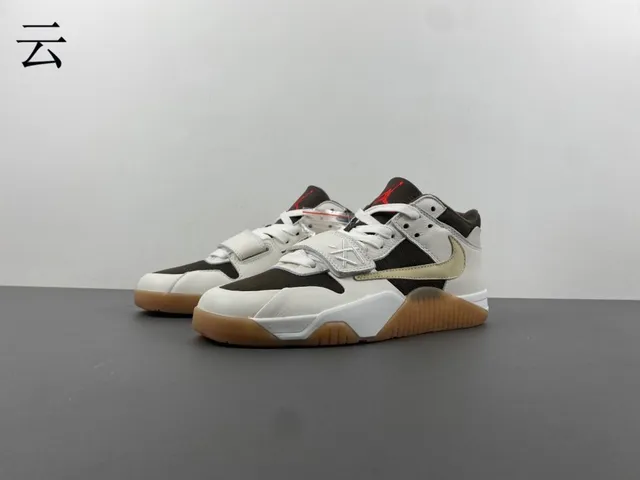 Nike Chaussures de Basketball Hautes Blanches Marronnes Stratifiées Cuir-Maille 2