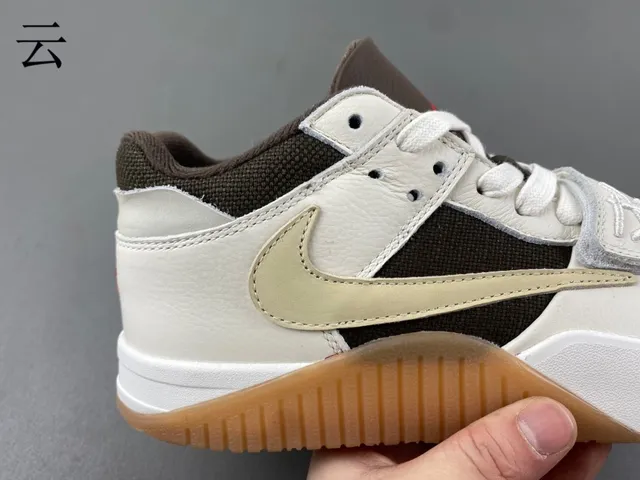 Nike Chaussures de Basketball Hautes Blanches Marronnes Stratifiées Cuir-Maille 4