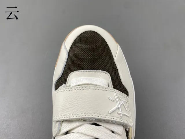 Nike Chaussures de Basketball Hautes Blanches Marronnes Stratifiées Cuir-Maille 10