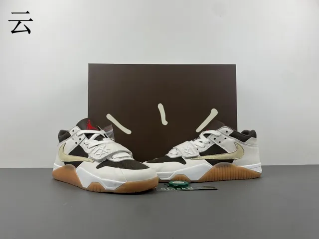 Nike Chaussures de Basketball Hautes Blanches Marronnes Stratifiées Cuir-Maille 13