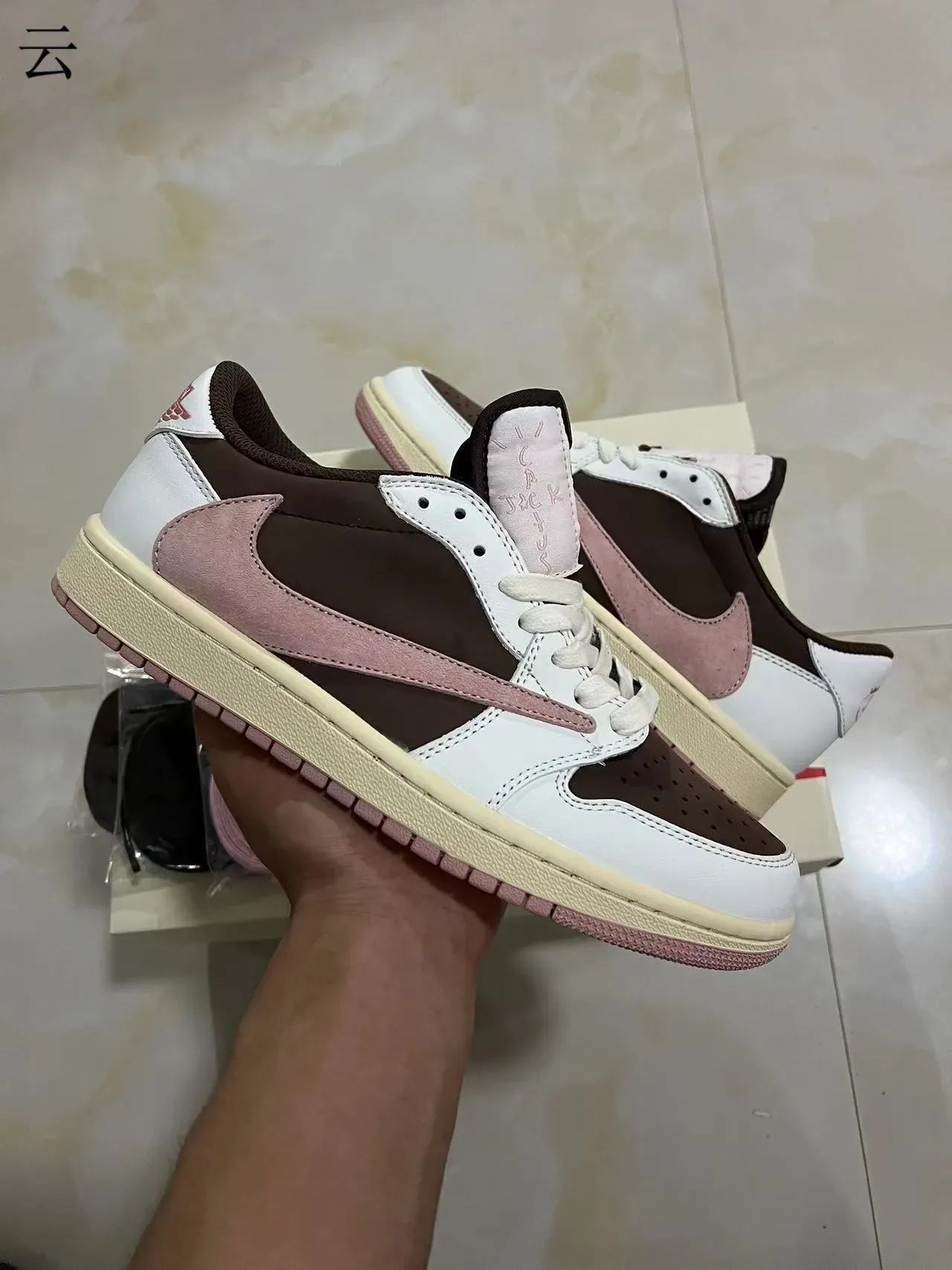 Nike White Brown Low-Top Silhouette Mixed-Material Upper Lifestyle Sneakers 2