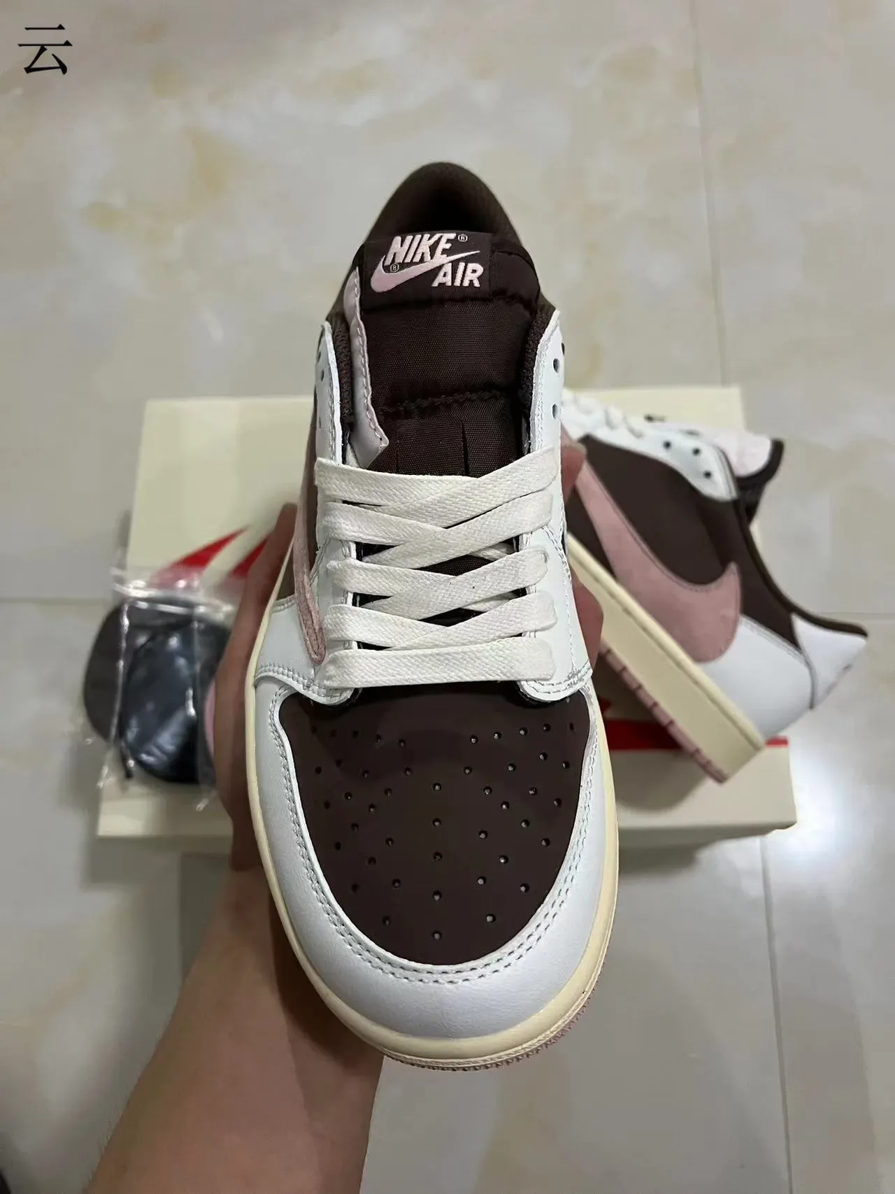 Nike White Brown Low-Top Silhouette Mixed-Material Upper Lifestyle Sneakers 4