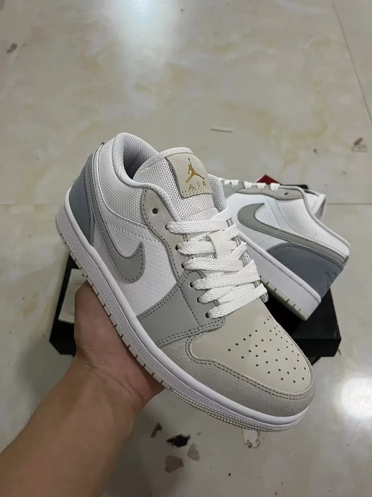 Nike White Gray Low-Top Perforated Toebox Lifestyle Sneakers 2