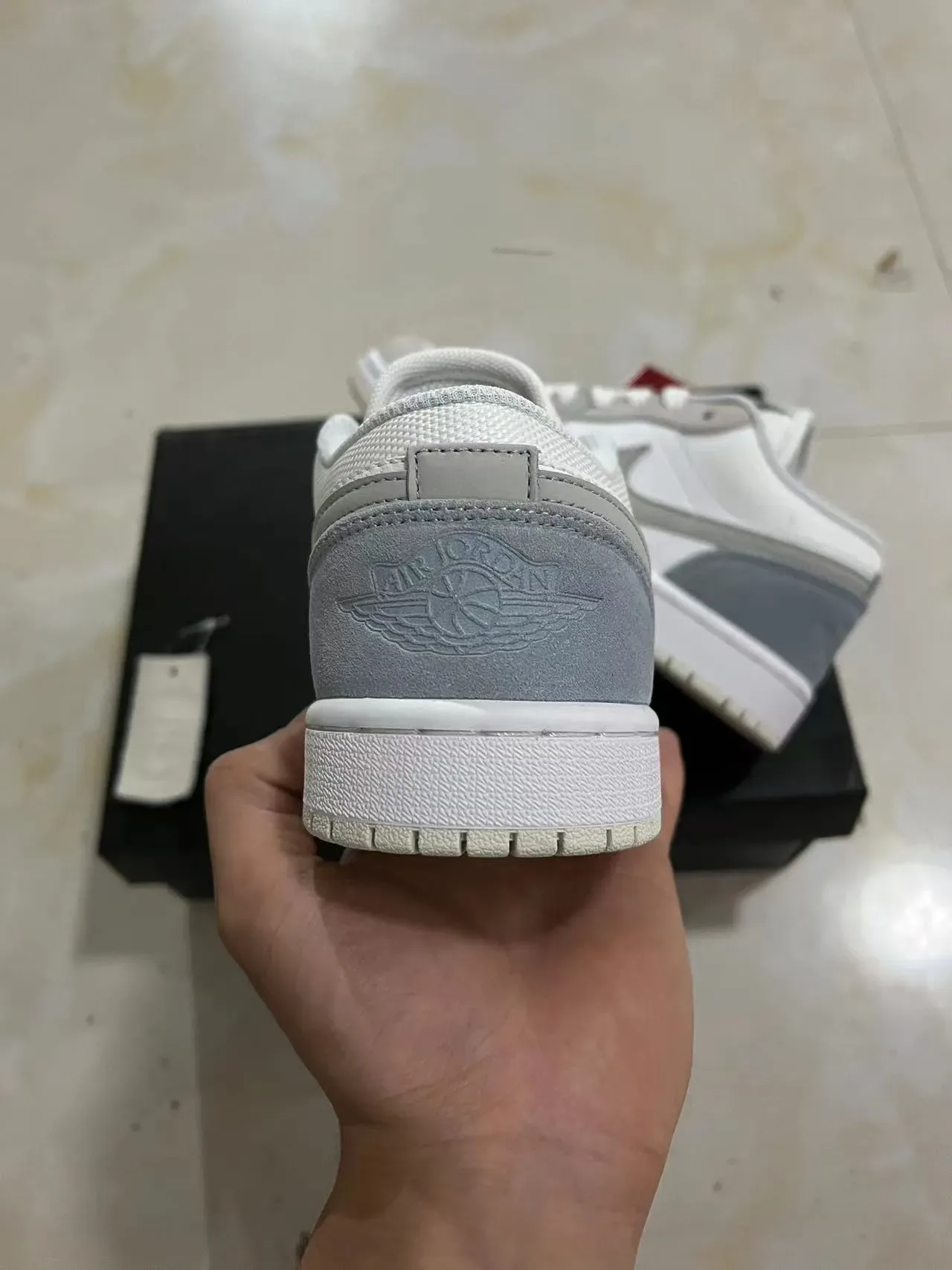 Nike White Gray Low-Top Perforated Toebox Lifestyle Sneakers 8