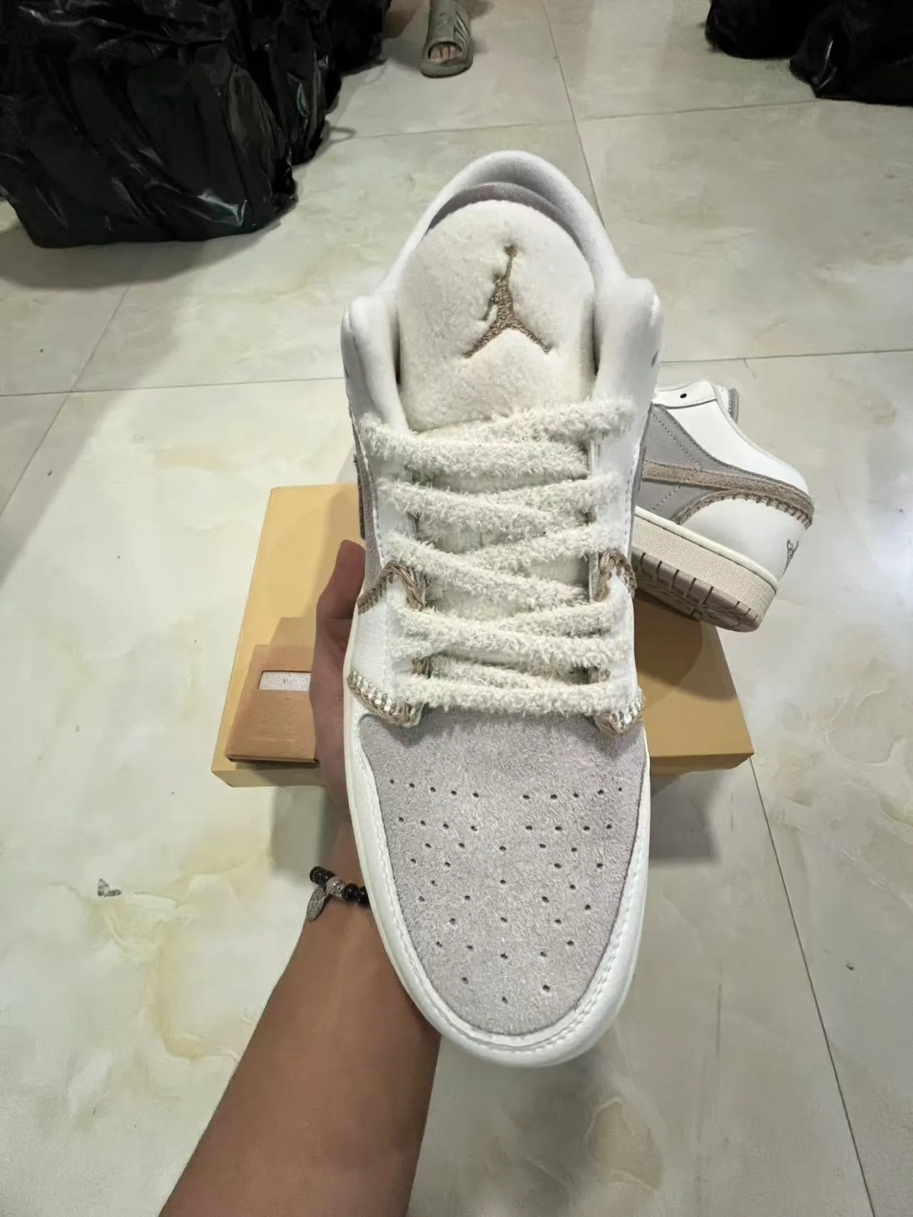 Nike White Gray Low-Top Suede-and-Leather Panelled Lifestyle Sneakers 3