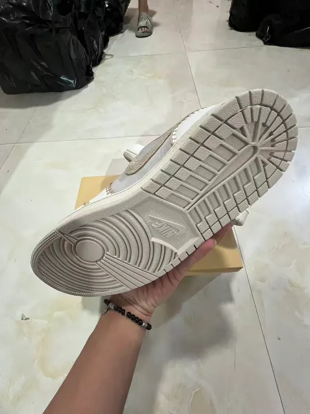 Nike White Gray Low-Top Suede-and-Leather Panelled Lifestyle Sneakers 6