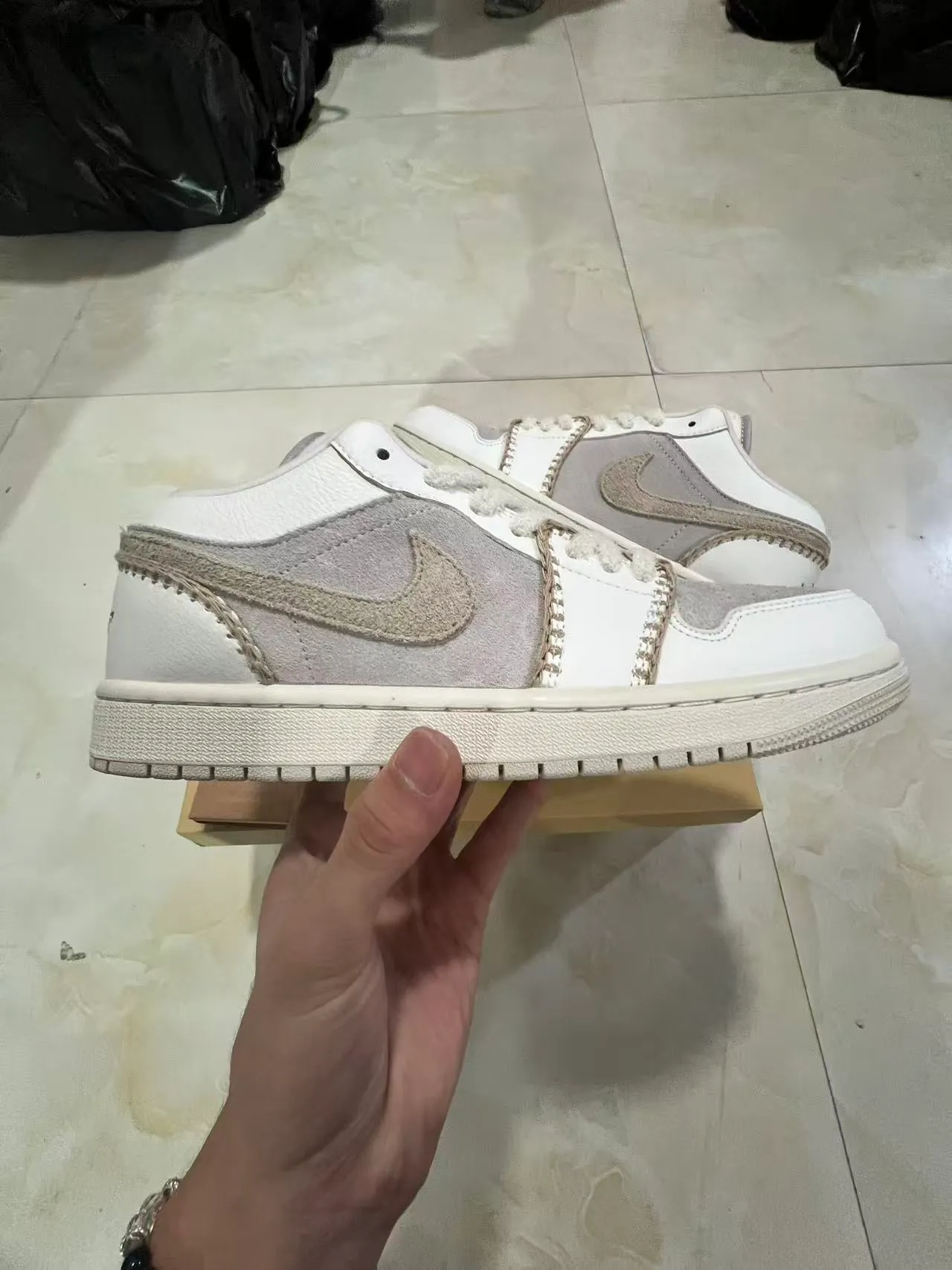 Nike White Gray Low-Top Suede-and-Leather Panelled Lifestyle Sneakers 7