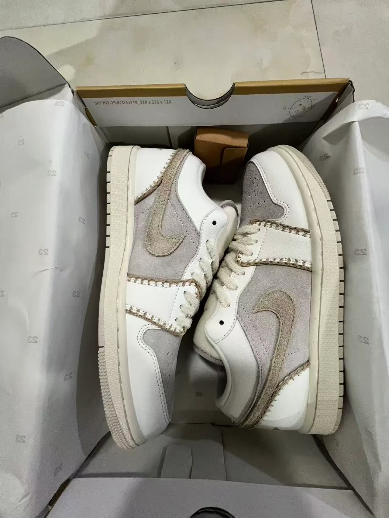 Nike White Gray Low-Top Suede-and-Leather Panelled Lifestyle Sneakers 9