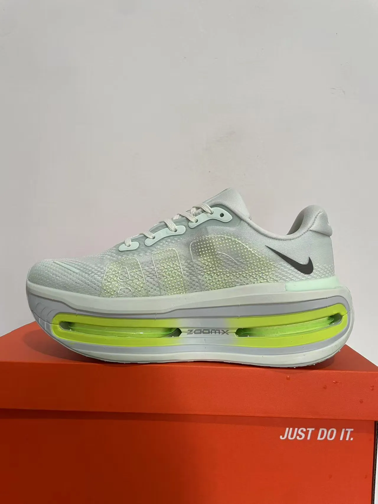 Nike Zapatillas de correr con upper de knit blanco y verde, unidad de aire translúcida de neón 5
