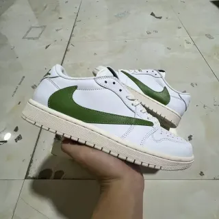 Nike White Green Low-Top Stitched Leather Upper Lifestyle Sneakers