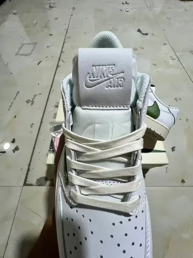 Nike White Green Low-Top Stitched Leather Upper Lifestyle Sneakers 4