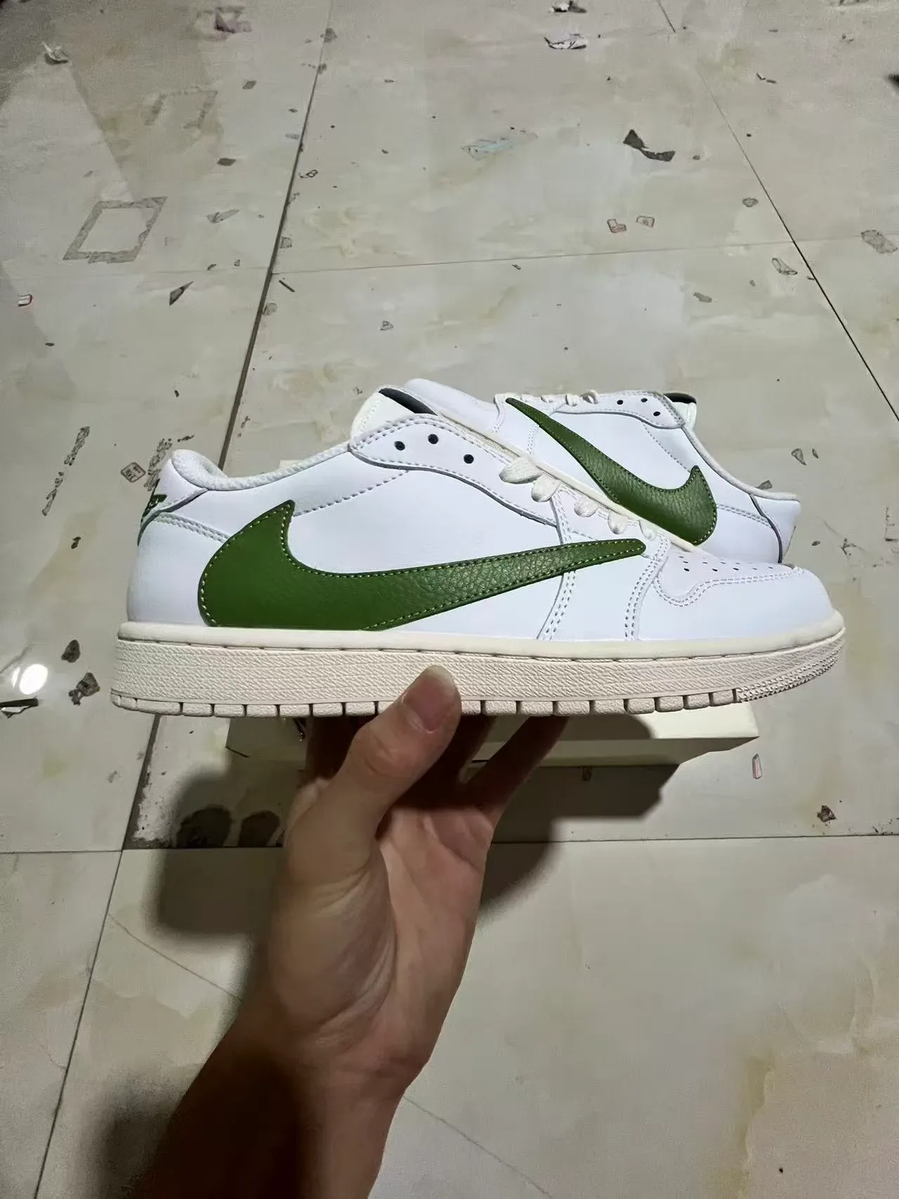 Nike White Green Low-Top Stitched Leather Upper Lifestyle Sneakers 7