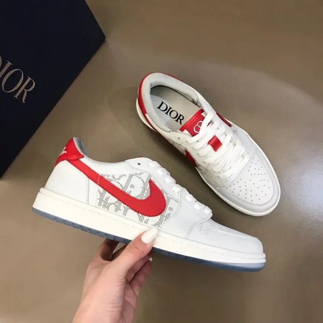 Nike White Red Low-Top Leather Upper Lifestyle Sneakers 6