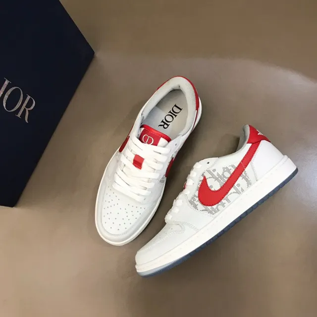 Nike White Red Low-Top Leather Upper Lifestyle Sneakers 8