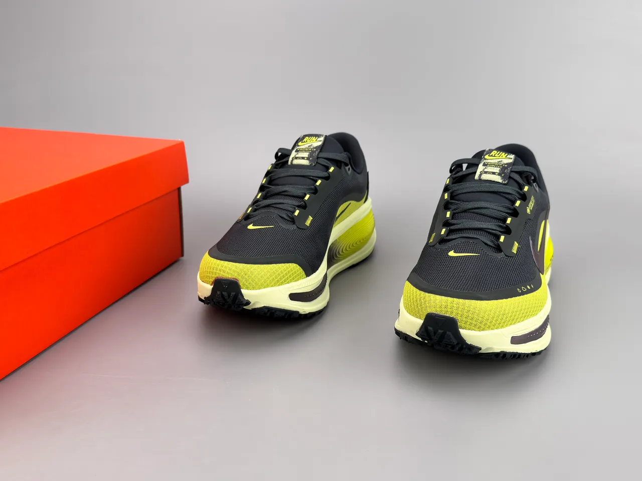 Nike Yellow Black Engineered Mesh Upper GORE-TEX Waterproofing Running Shoes 3