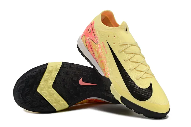 Nike Amarelo Rosa Flyknit Upper Pixelated Graphic Overlay Turf Sapatos de Futebol 4