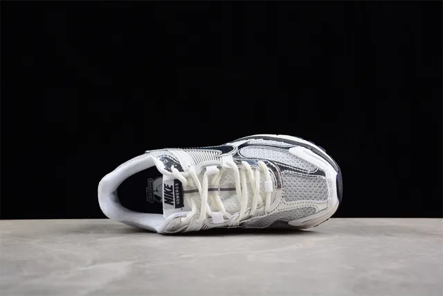 Nike Zoom 2K White Silver Navy Running Shoes 6