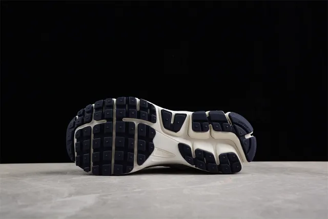 Nike Zoom 2K White Silver Navy Running Shoes 7