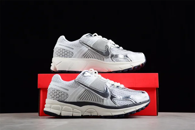 Nike Zoom 2K White Silver Navy Running Shoes 9