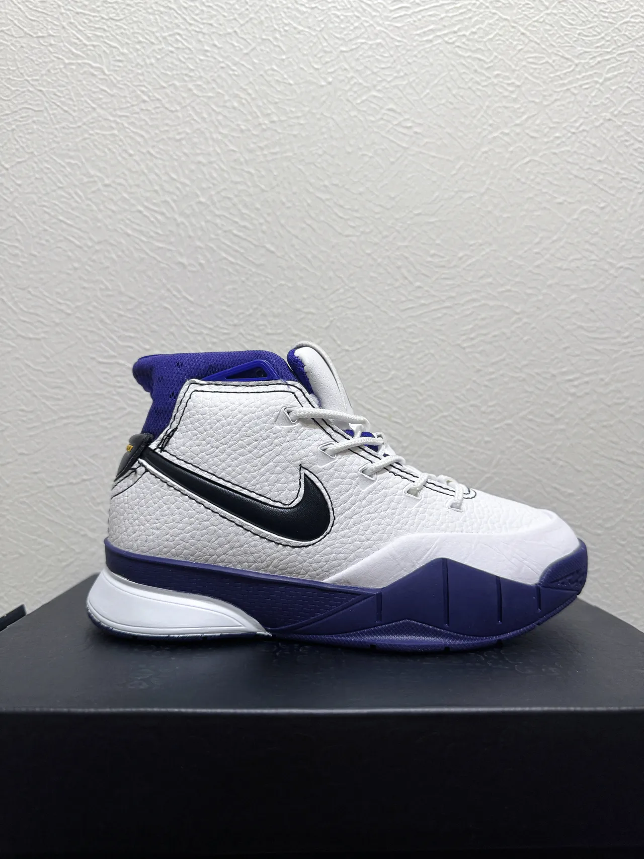 Nike Zoom Kobe IV White Purple Gold Basketball Shoes 6