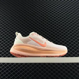Nike ZoomX Beige Orange Zapatillas de correr con parte superior de malla ingenierizada transpirable y midsole visible