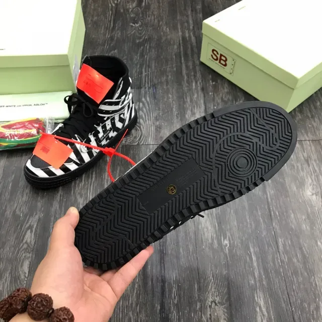 Zapatillas lifestyle Off-White negro high top con rayas diagonales 2