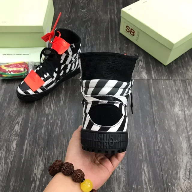 Zapatillas lifestyle Off-White negro high top con rayas diagonales 3