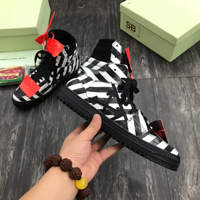 Zapatillas lifestyle Off-White negro high top con rayas diagonales 4