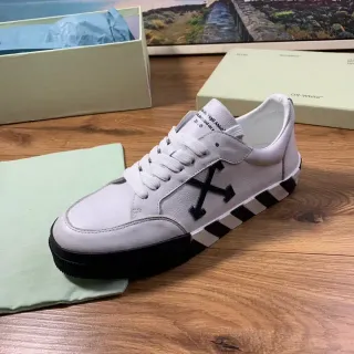 Off-White कालो लो-टॉप चामड़ा ऊपर लाइफस्टाइल स्निकर्स