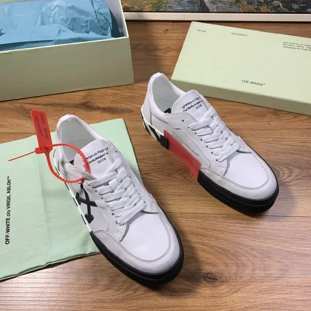 Off-White Chaussures de Style de Vie en Cuir Noir Low-Top 7