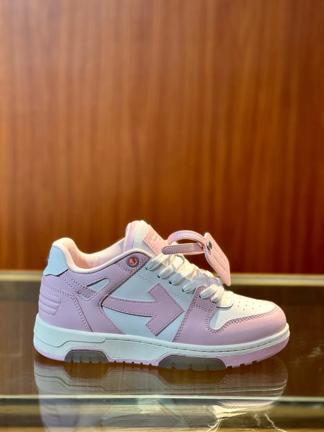 Off-White Industrial Sneaker Rose et Blanc Lifestyle Sneakers 3