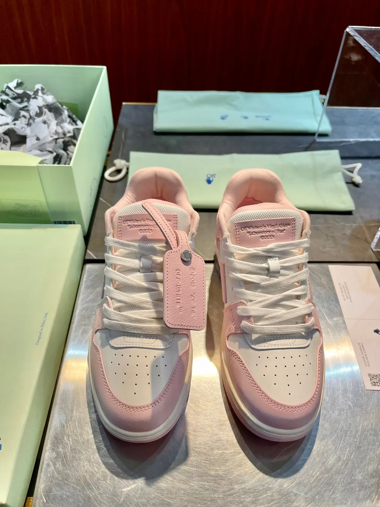 Off-White Industrial Sneaker Rose et Blanc Lifestyle Sneakers 4