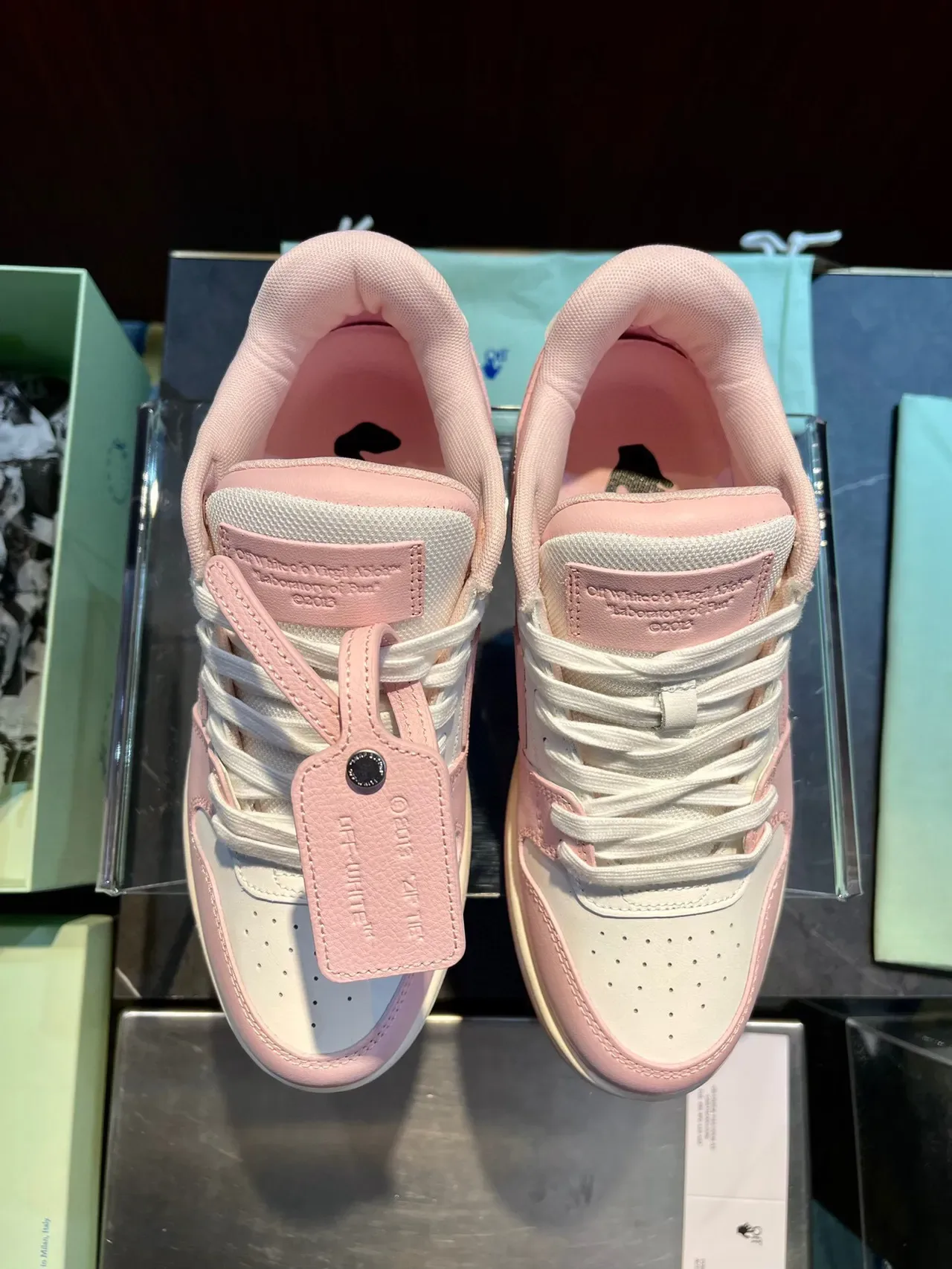 Off-White Industrial Sneaker Rose et Blanc Lifestyle Sneakers 5