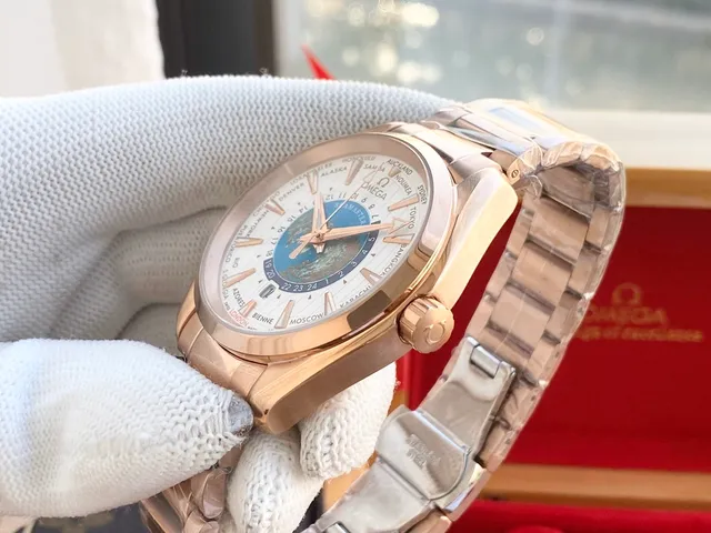 Omega Seamaster Worldtimer Montre Mécanique Or Rose 4