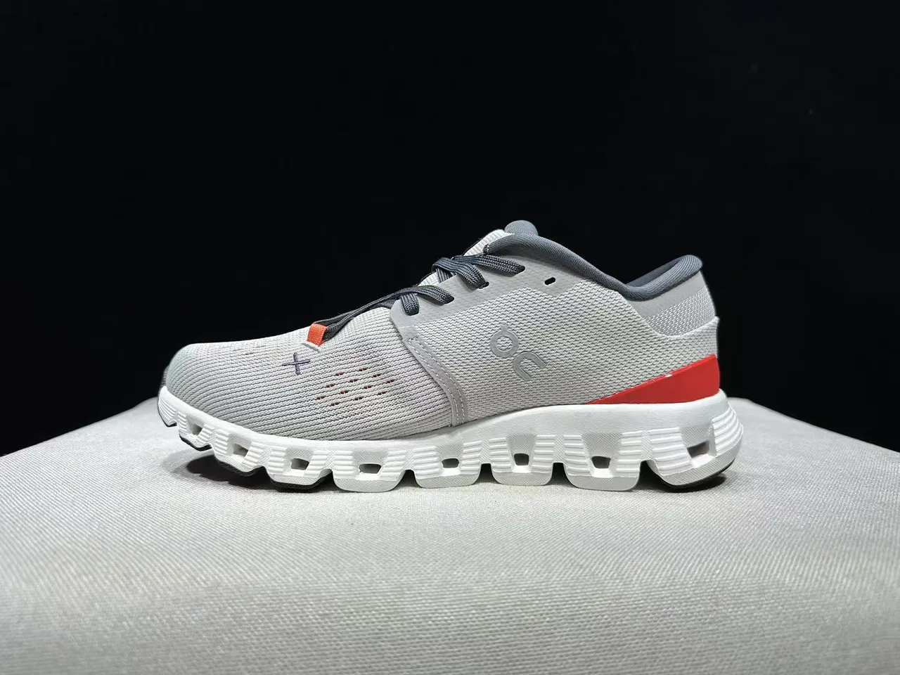 On Cloud Gray White Engineered Knit Upper Segmented CloudTec Midsole Lifestyle Sneakers 5