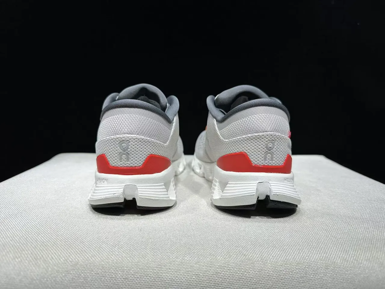 On Cloud Gray White Engineered Knit Upper Segmented CloudTec Midsole Lifestyle Sneakers 9