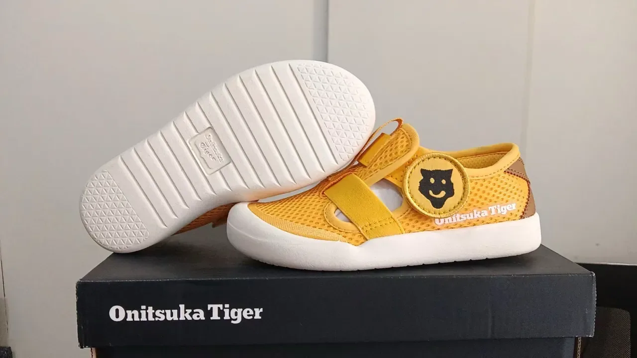 Onitsuka Tiger sneakers lifestyle blanc et bleu slip-on avec upper en maille 12