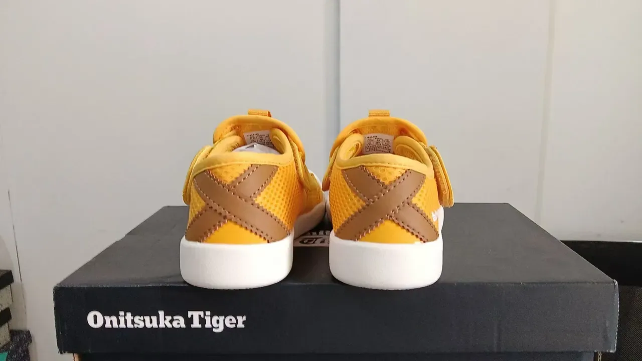 Onitsuka Tiger sneakers lifestyle blanc et bleu slip-on avec upper en maille 13