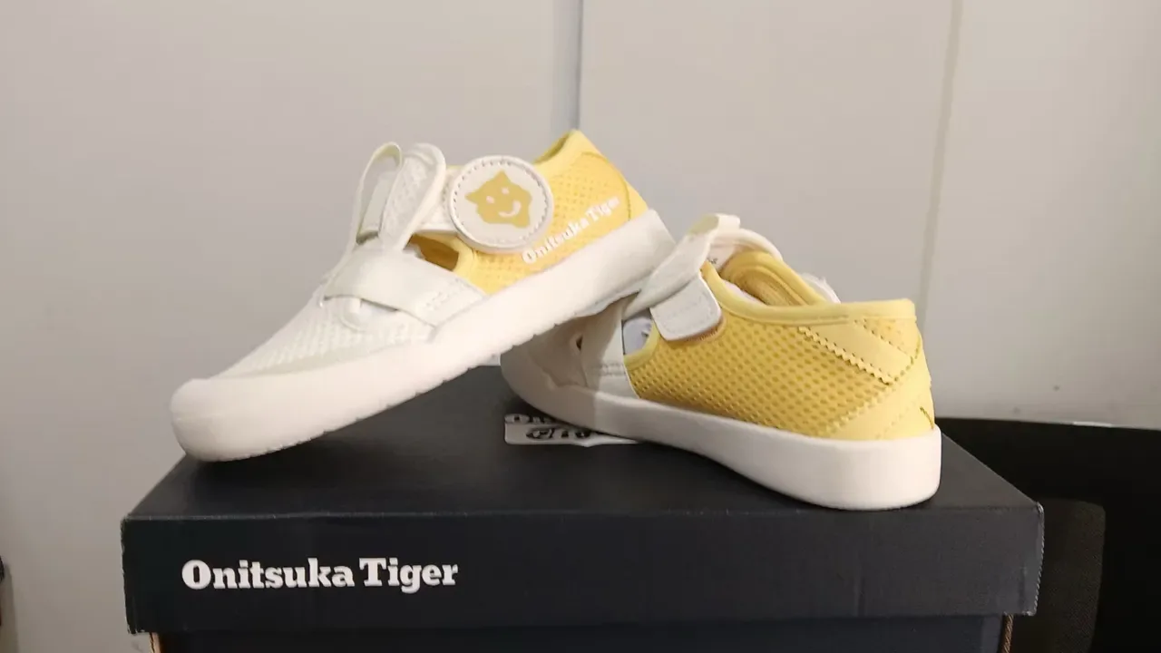 Onitsuka Tiger sneakers lifestyle blanc et bleu slip-on avec upper en maille 14