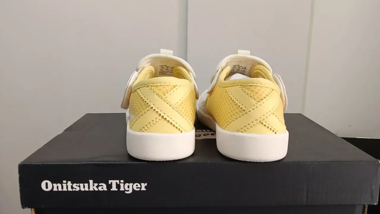 Onitsuka Tiger sneakers lifestyle blanc et bleu slip-on avec upper en maille 16