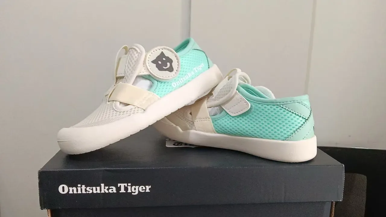Onitsuka Tiger sneakers lifestyle blanc et bleu slip-on avec upper en maille 19