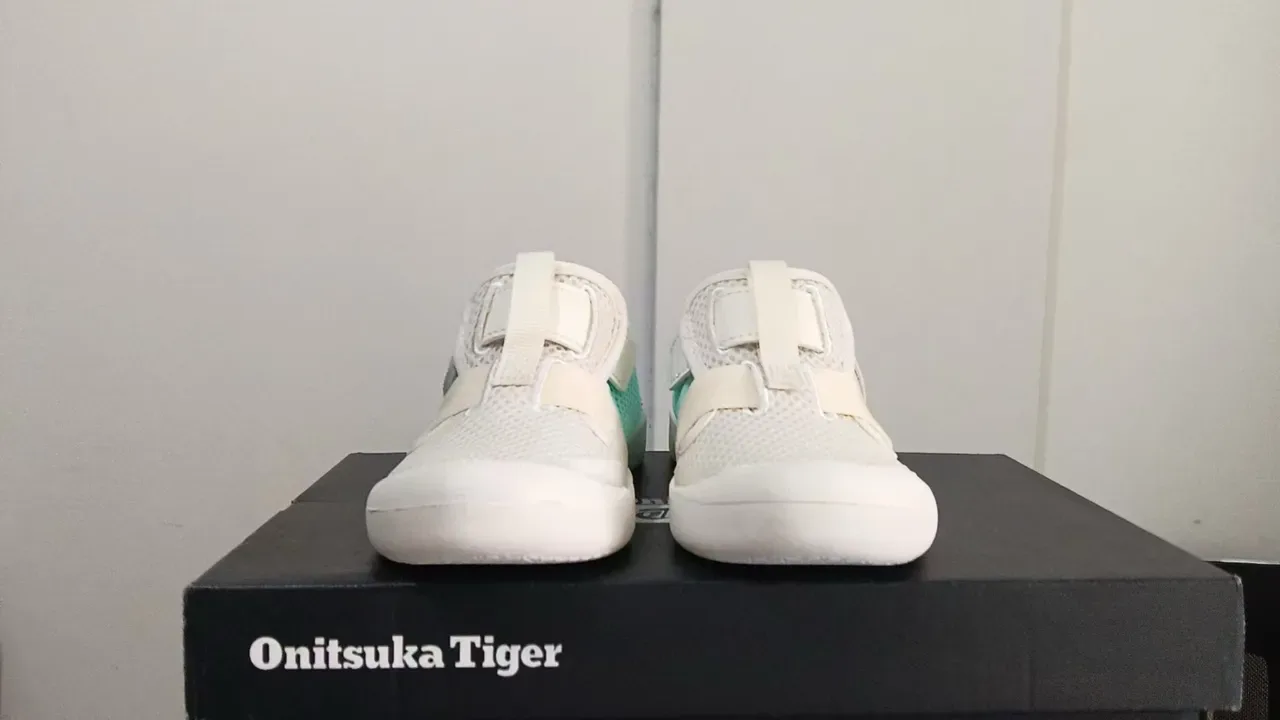Onitsuka Tiger sneakers lifestyle blanc et bleu slip-on avec upper en maille 21