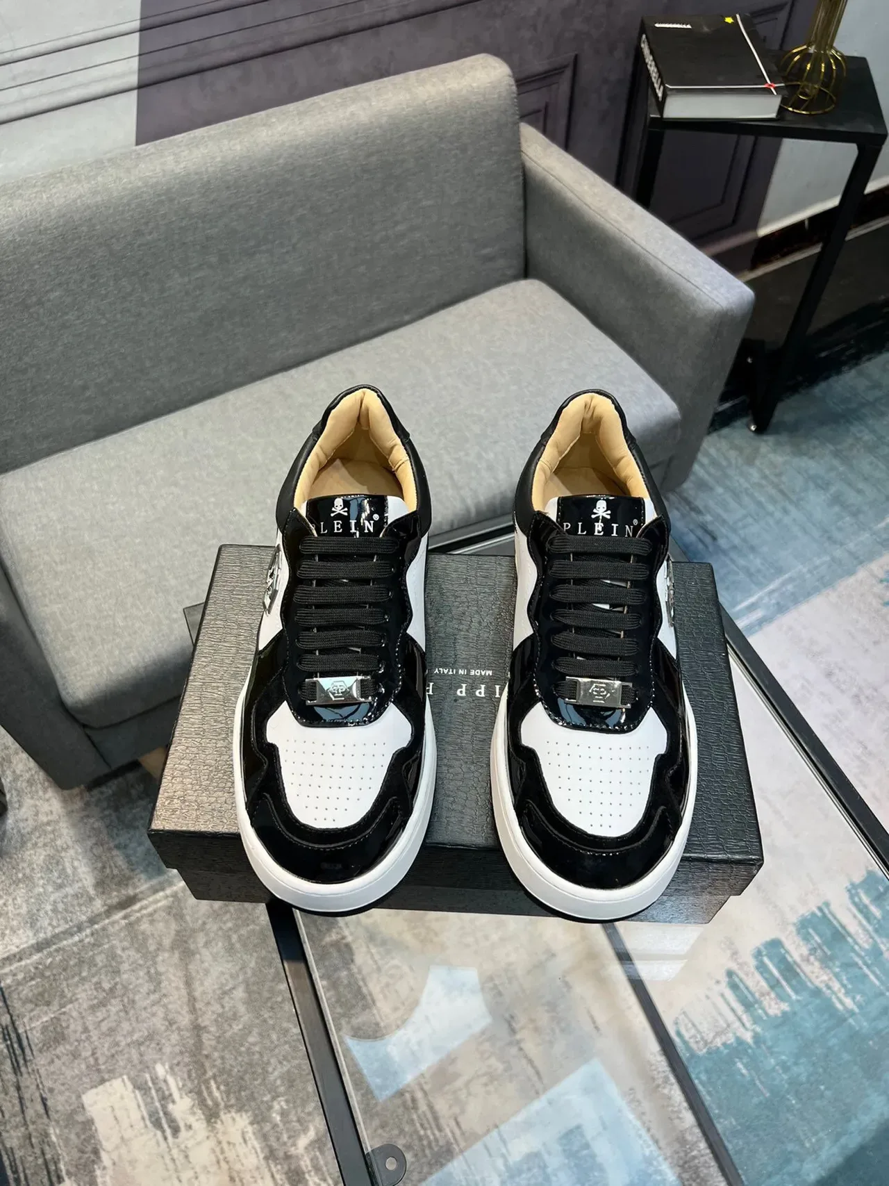 Philipp Plein Preto Branco Panelled Upper Couro Patentado Accents Lifestyle Sneakers 2