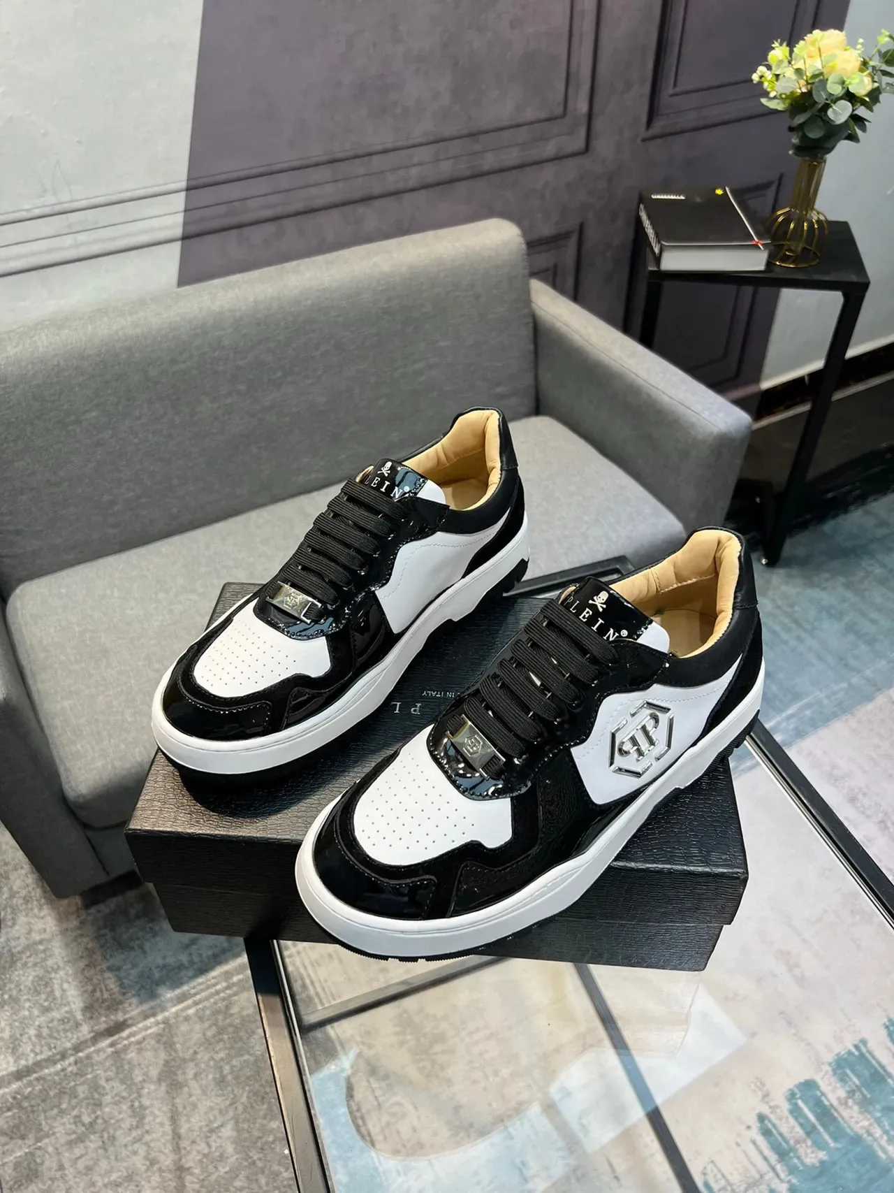 Philipp Plein Preto Branco Panelled Upper Couro Patentado Accents Lifestyle Sneakers 3