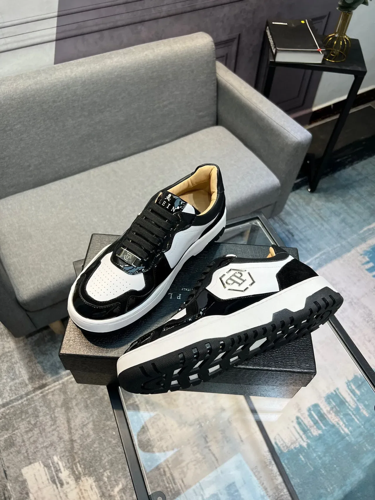 Philipp Plein Preto Branco Panelled Upper Couro Patentado Accents Lifestyle Sneakers 4