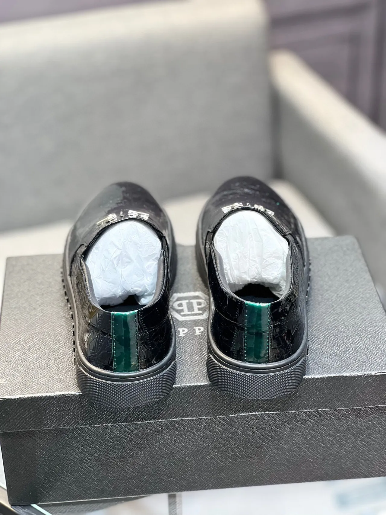 Philipp Plein حذاء لوفر أسود لامع مطبوع بتصميم التمساح 8
