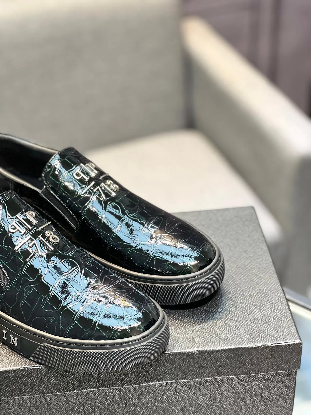 Philipp Plein حذاء لوفر أسود لامع مطبوع بتصميم التمساح 9